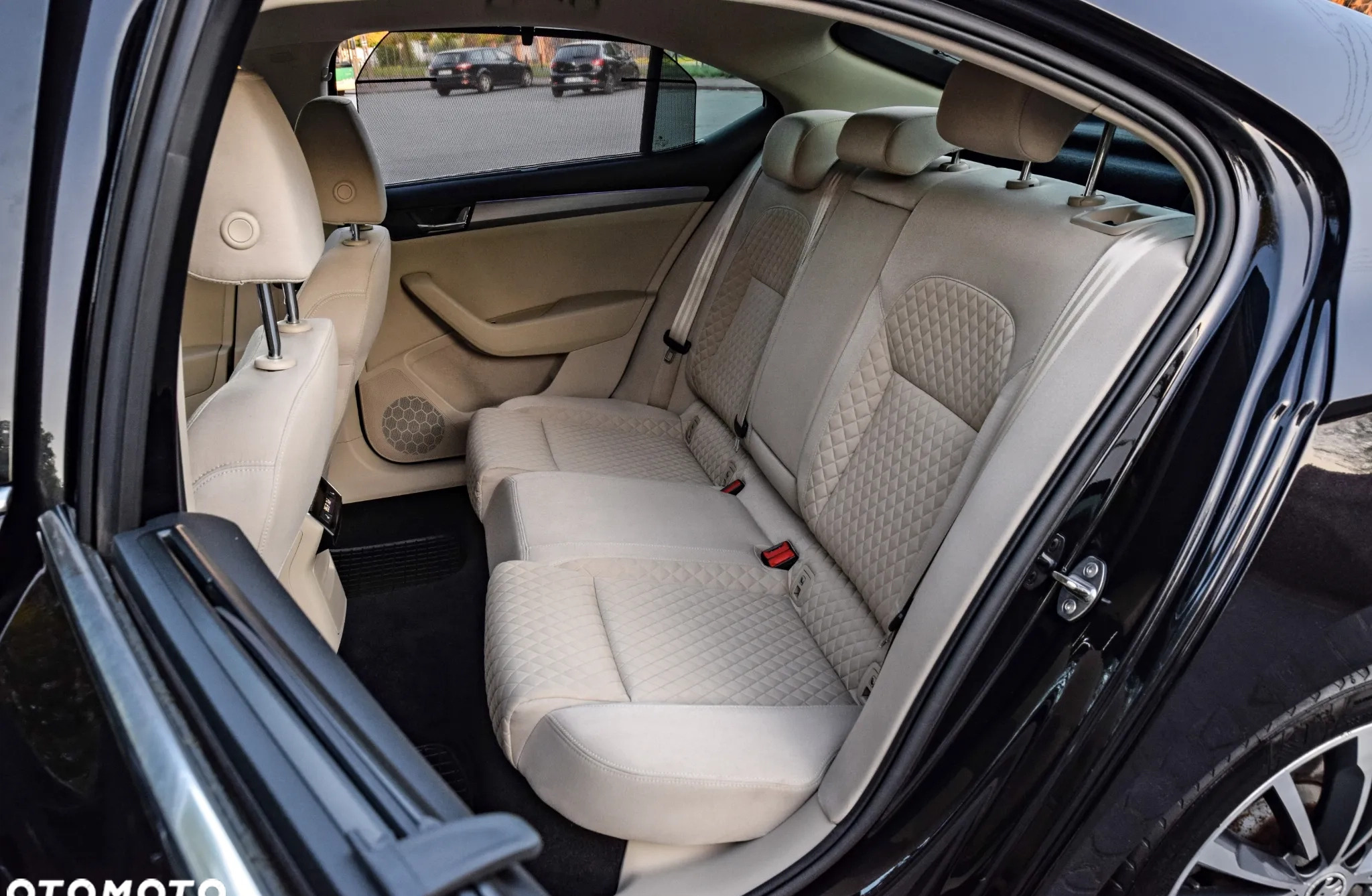 Skoda Superb cena 84900 przebieg: 200000, rok produkcji 2018 z Sochaczew małe 742